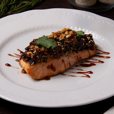 Стейк из форели с овощным тартаром в La Maison гастробутик по цене 1390 ₽