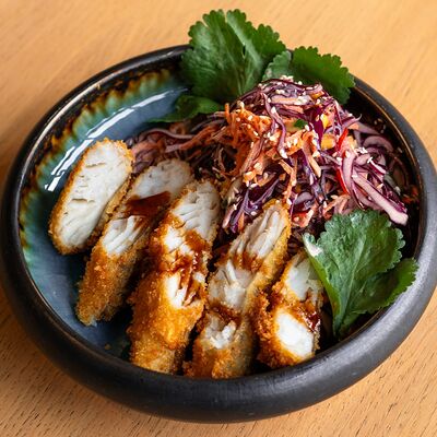 Хрустящая рыба с салатом Коул Слоув ФишДиллерс по цене 629 ₽