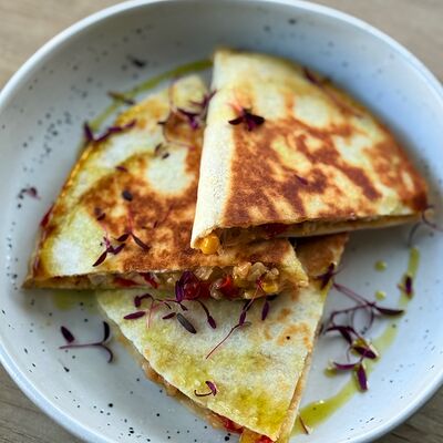 Кесадилья с цыпленком в Пронто по цене 450 ₽