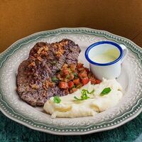 Медальоны из телятины с картофельным пюре в Orengo food