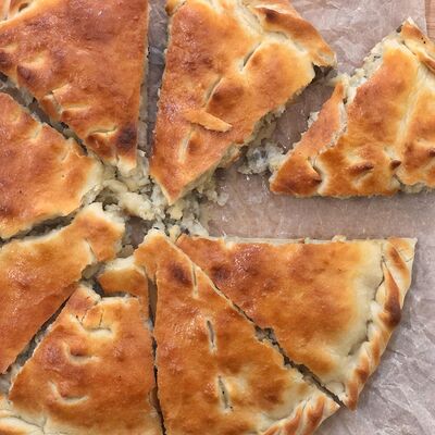 Пирог с куриным филе в Ирбис по цене 490