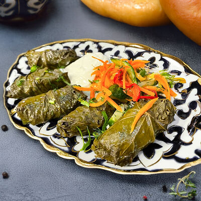 Долма из виноградных листьев в Чинар по цене 520 ₽
