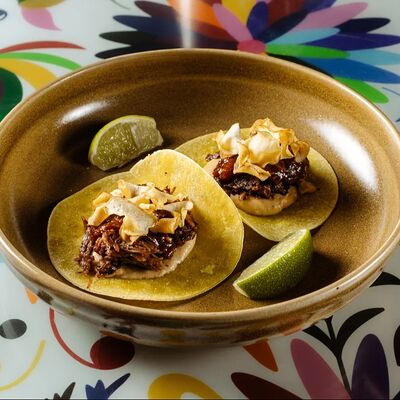 Тако с говяжьими щечками в Rozas bar по цене 690 ₽