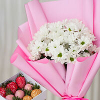 Набор из клубники в шоколаде и букета кустовых хризантем №33 в SOK - клубника в шоколаде