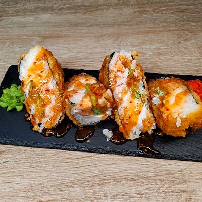 Онигири с курицей жареный в Quattro pizza по цене 539 ₽