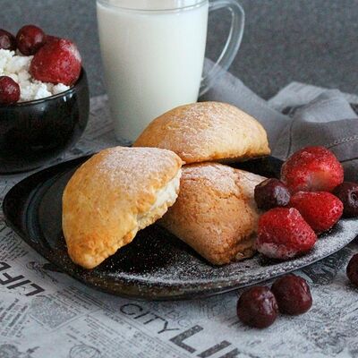 Сочень с творогом в Своя пекарня по цене 65 ₽