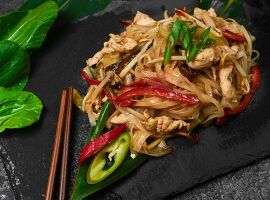 Лапша вок с курицей и овощами в WokPho по цене 480 ₽