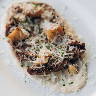 Филе телячье с белыми грибами и соусом качо э пепе в Sava по цене 1190 ₽