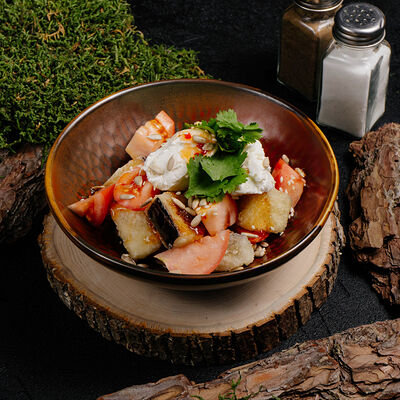 Салат с хрустящими баклажанами в Реконструкция по цене 370 ₽