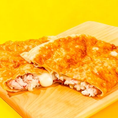 Чебурек со снежным крабом и сыром Моцарелла в Чебурекми по цене 237 ₽