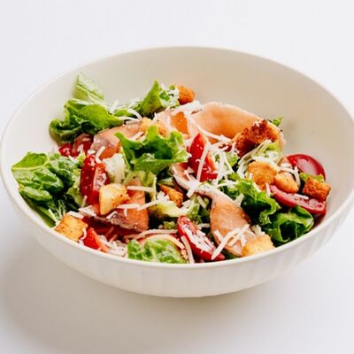 Цезарь с лососемв Абу-Даби по цене 590 ₽