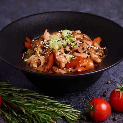 Курица в соусе терияки с рисомв Rozanna по цене 515 ₽