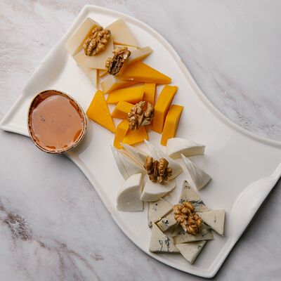 Сырная тарелка в Luna lounge по цене 1149 ₽