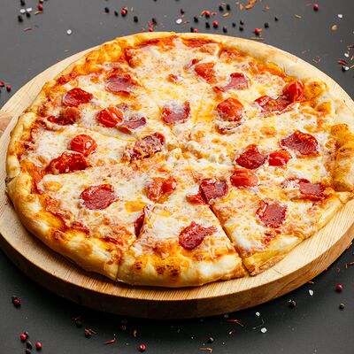 Пицца Пеперони в Голд Сити по цене 880 ₽