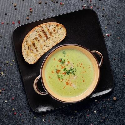 Суп-пюре из брокколи с морепродуктами в Mesto Sushi & Grill по цене 480