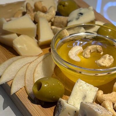 Сырное ассортив JOY FOOD & WINE по цене 1550 ₽