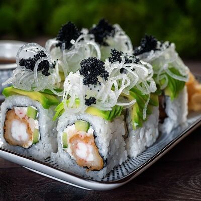 Ролл с креветкой темпура и крабом в Эбби Noodles & Sushi Bar по цене 590