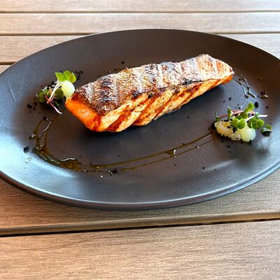 Стейк из лосося гриль в Чехов сад по цене 1800 ₽