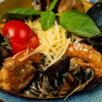 Нери с морепродуктами в Luna Lounge