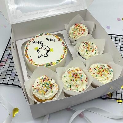 Бенто-торт и капкейки на день рождения Happy b-day в Cosmo Сakery по цене 3680 ₽