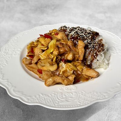 Курица по-тайски с японским рисом в MaMa Mia по цене 647 ₽