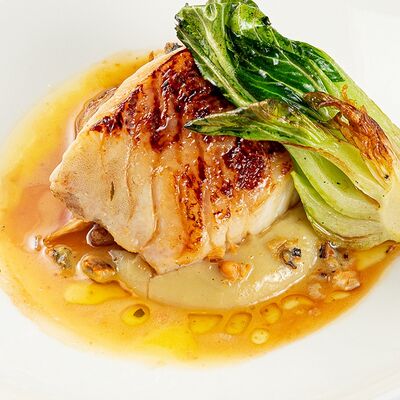 Мурманская треска в медовой глазури с бок-чой, вешенками и соусом из мидий и волонге в Miss you по цене 2300 ₽