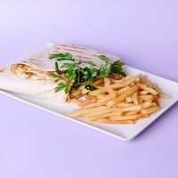 Сувлаки из курицы с картофелем фри в София