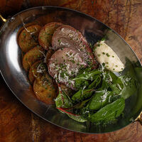 Говяжий язык на гриле с домашним картофелем в Phantom