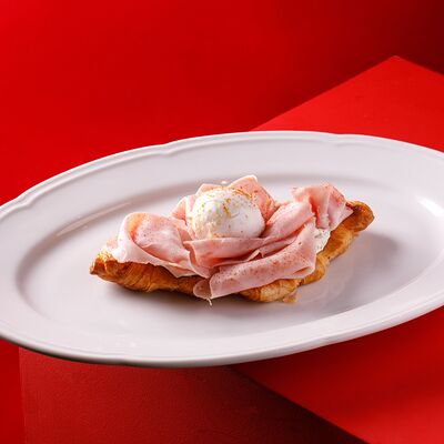 Пресс-круассан с итальянским окороком в Hitch по цене 830 ₽