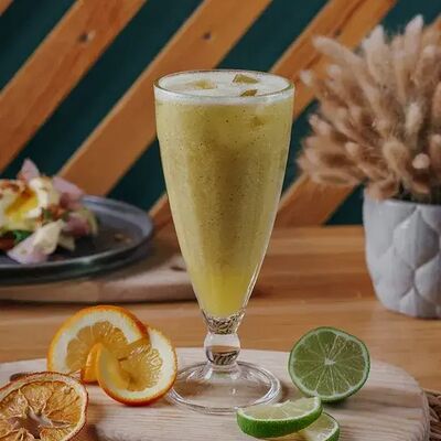 Д* Киви, апельсин, лимон, лайм, мед в ЭлеКафе по цене 440 ₽