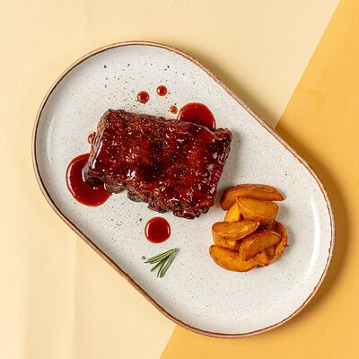 Свиные ребра с грибным соусом и жареным картофелем в PastaMore по цене 810 ₽