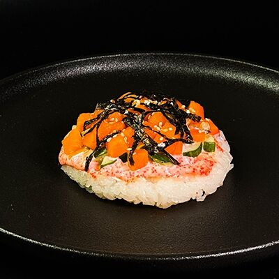 Суши-вафля с форелью в Мидийный рай по цене 500 ₽