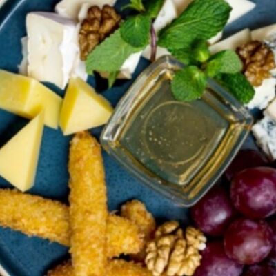 Ассорти сыров в Шафран по цене 830 ₽