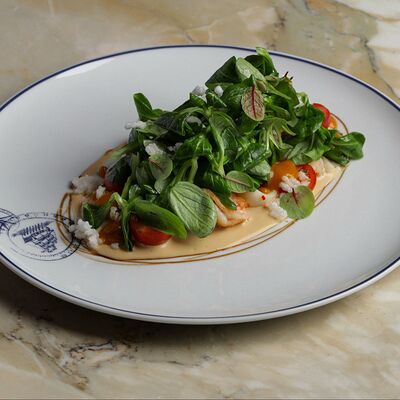 Теплый салат с морепродуктами, попкорн из риса в Ivanka по цене 2580 ₽