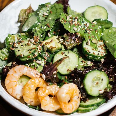 Зелёный салат с креветками и авокадо в Гастробар PINCH по цене 720 ₽