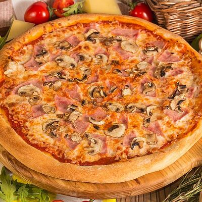 Пицца Прошуто Фунги большая в Луиджи & Тосё по цене 429