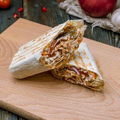 Шаурма в тандырном лаваше в Шаурма и Пончики по цене 339 ₽