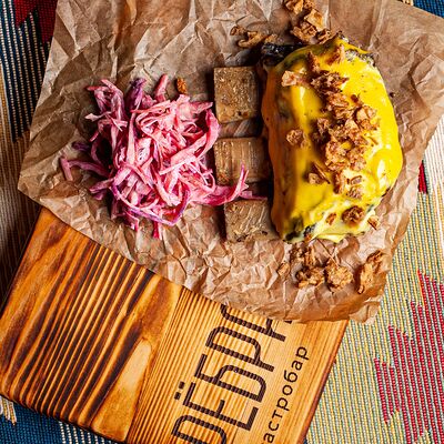 Говяжьи ребра копченые в медово-горчичной глазури с луком криспи в Ребра по цене 1320 ₽