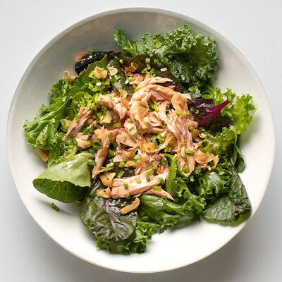 Зелёный салат с семгой горячего копчения в Бибирево по цене 1420 ₽