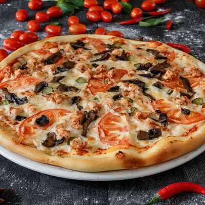 Пицца с курицей и грибами в Аквасуши по цене 649