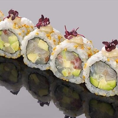 Ролл с сибасом и трюфельным соусом в Bluefin по цене 1500 ₽