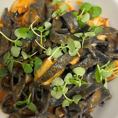 Паста с креветкой и кальмаром в соусе на выбор в Пепе Неро по цене 1100 ₽