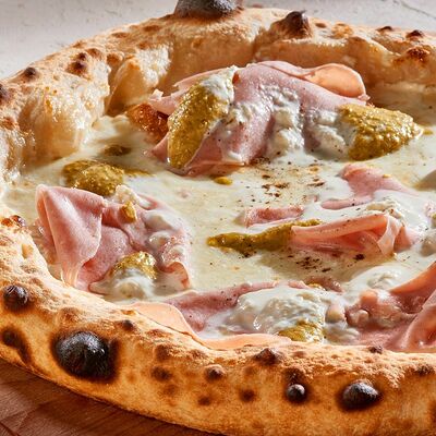 Пицца Мортаделла с фисташкой и фаршированным бортом в Pizzarella36 по цене 860 ₽