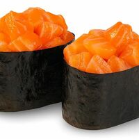 Гункан с лососем в Пицца & Суши baba Napoli