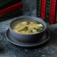Бульон с яйцом и цыпленком в McKey Pub & Restauraunt