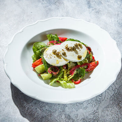 Деревенский салат из сезонных овощей в Гастродача Вселуг по цене 1100 ₽