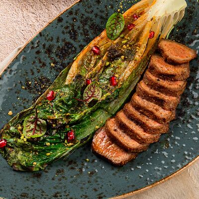 Бон-филе барашка со стейком из романо и кимчи в Омар Хайям Европа и Азия по цене 1520 ₽