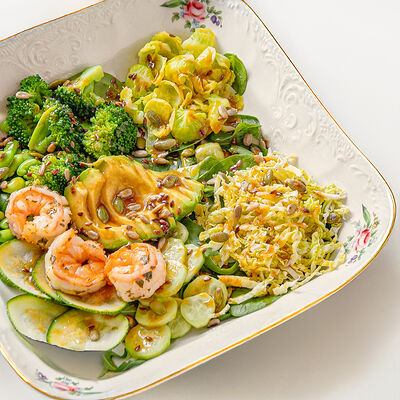 Зеленый салат с креветками в Ava bistro по цене 1380 ₽