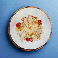 Цезарь с курицей в Огни Города