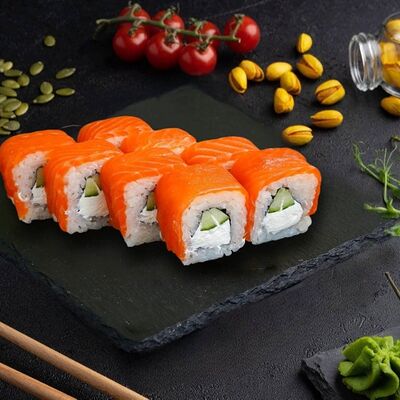 Филадельфия с авокадо в Веселый Самурай Sushi Premium по цене 1052 ₽